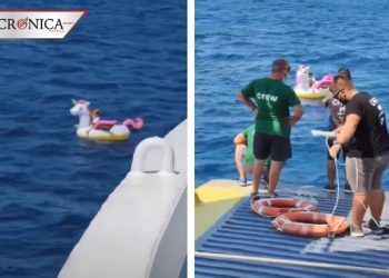 Pasajeros de ferri rescatan a niña que se encontraba en flotador en mar abierto