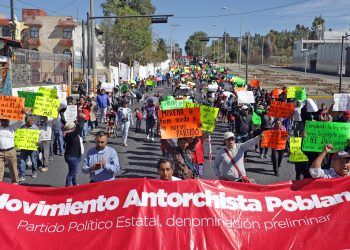 Negocios millonarios con militantes pobres
