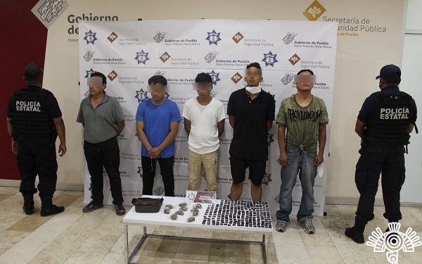 Cinco narcomenudistas son detenidos con 260 dosis de droga en Puebla