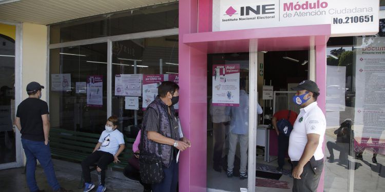 Reabren módulos del INE en Puebla