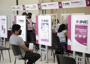 Reabren módulos del INE en Puebla