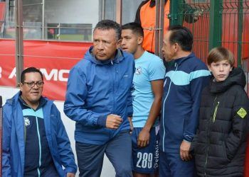 Octavio Becerril, auxiliar del Club Puebla, fue hospitalizado tras desmayo