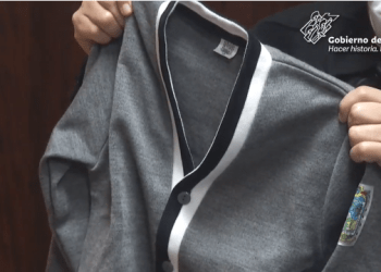 Barbosa presentó suéter del nuevo uniforme escolar en Puebla