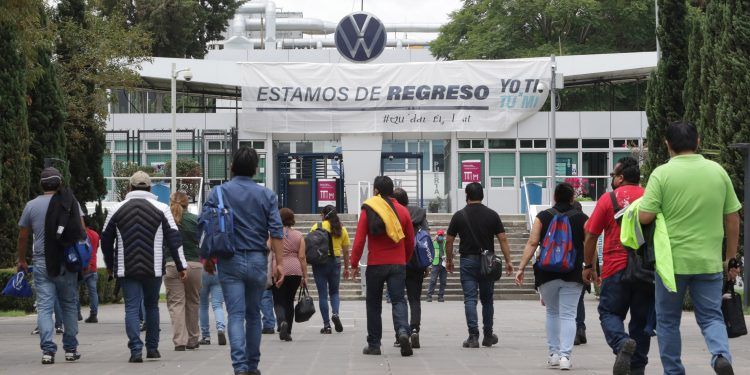 Así quedarán los salarios de los trabajadores de la VW; el más alto de 4 mil pesos