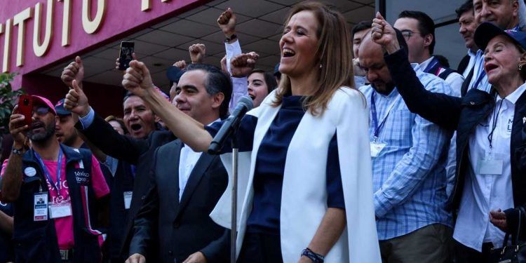 INE aprueba partido de Felipe Calderón y batea al de Elba Esther Gordillo
