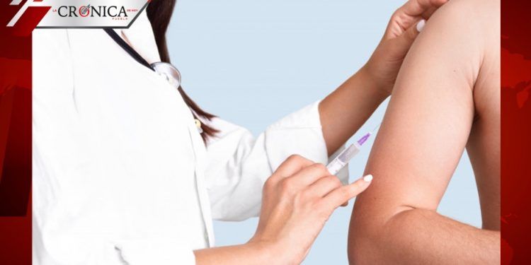 AstraZeneca registra un segundo voluntario enfermo durante pruebas de vacuna