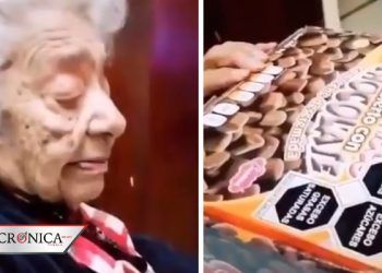 Abuelita se hace viral por reacción al nuevo etiquetado en caja de bombones