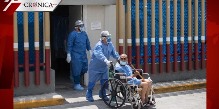Paciente con COVID-19 intenta lanzarse de cuarto piso del hospital