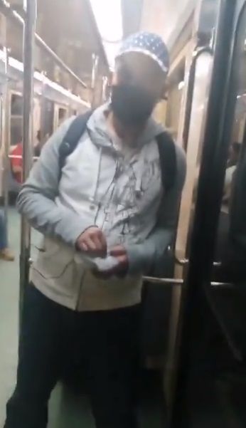 Mujer de CDMX denuncia acoso en vagón del Metro