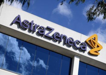 AstraZeneca suspende ensayo de vacuna contra COVID-19 por reacción adversa