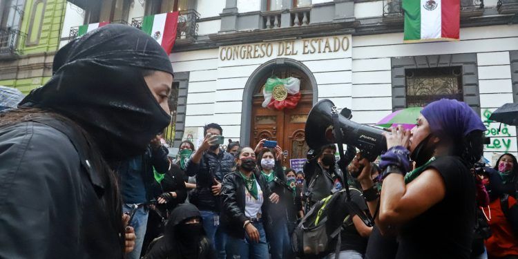 En 5 años, 557 poblanas han abortado en CdMx