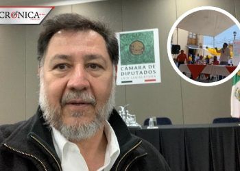 Pobladores lanzan huevos y jitomates a Fernández Noroña en Hidalgo (VIDEO)