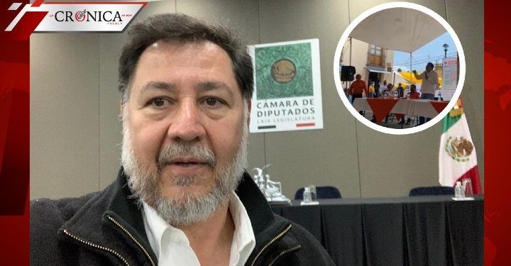 Pobladores lanzan huevos y jitomates a Fernández Noroña en Hidalgo (VIDEO)