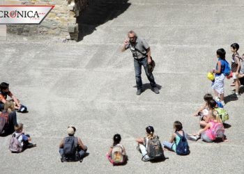 ¡Con cubrebocas! Estudiantes regresan a clases presenciales en Francia