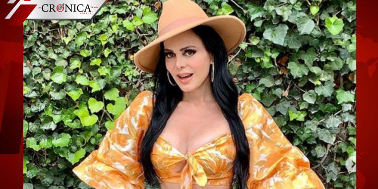 Maribel Guardia presume sus curvas en entallado vestido amarillo