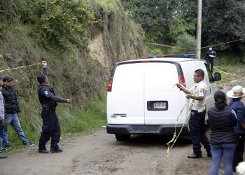 Asesinan a hombre en San Miguel Canoa y familia arrebata el cuerpo a personal forense