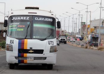Maleantes asaltan dos unidades de transporte público en Puebla
