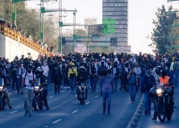 Encapsulan a manifestantes que intentan ingresar al Zócalo de la CDMX