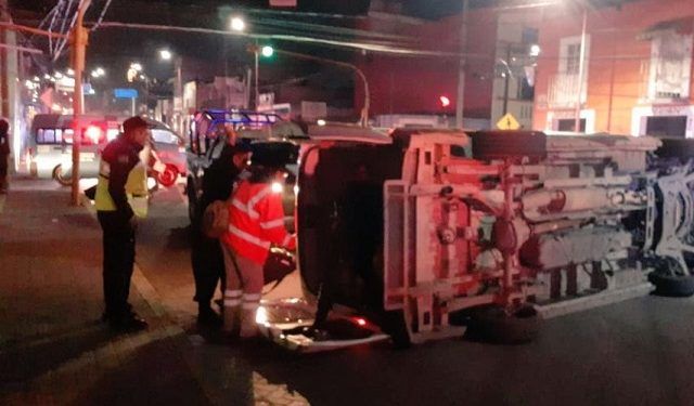 Choque entre minivan y patrulla deja 11 lesionados en San Pedro Cholula 