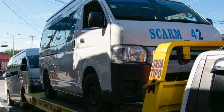 Secretaría de Movilidad asegura 14 unidades pirata en Atlixco e Izúcar de Matamoros