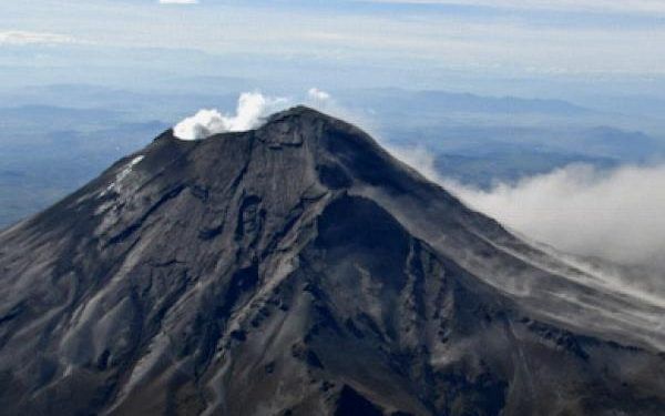 Sobrevuelo al Popocatépetl, confirma estabilidad en la actividad volcánica