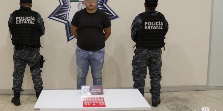 Sujeto con 33 dosis de droga es asegurado en la autopista México-Puebla