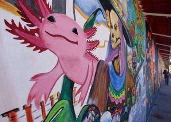 Chignahuapan presenta el mural Paseo de Catrinas para celebrar Día de Muertos