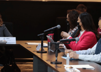 Acude Claudia Rivera con diputados; ofrece hacer mesas técnicas