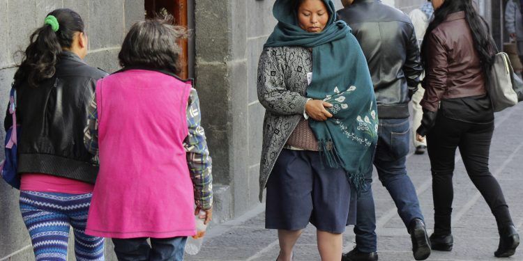 Habilitan refugios temporales en dos regiones de Puebla por temporada de fríos 
