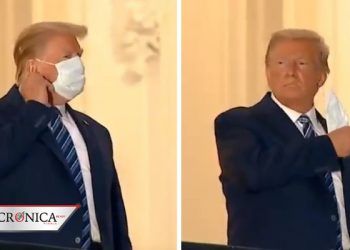 Captan a Donald Trump quitándose el cubrebocas tras su regreso a la Casa Blanca