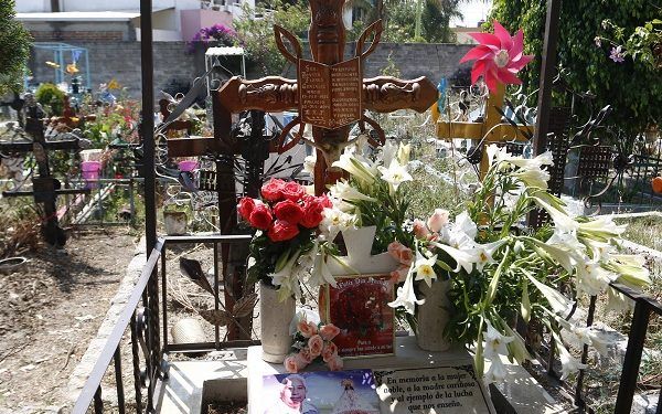Panteones de Canoa y La Resurrección ignoran cierre por pandemia y abren sus puertas