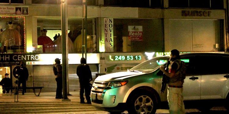 Despliegan operativo en edificio de la Avenida Juárez