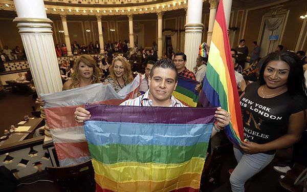 Las “bodas gay”, los tiempos legislativos y las elecciones en Puebla