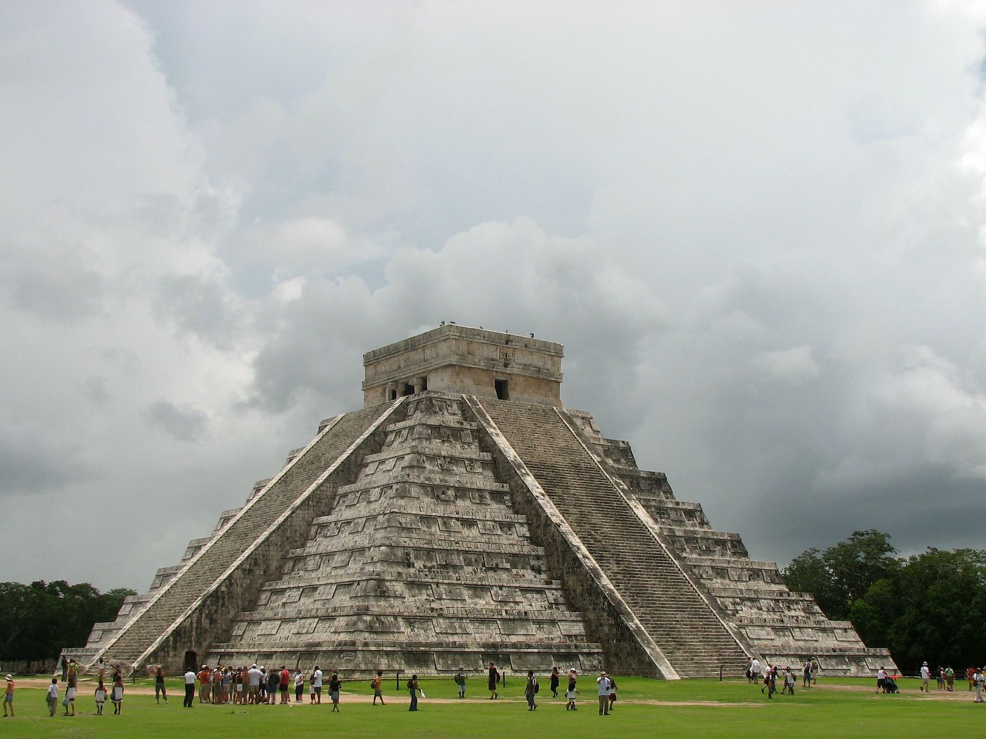 Cierran zonas arqueológicas de Yucatán por el huracán Delta