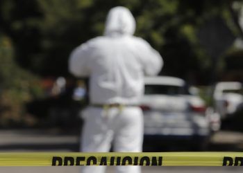 La atracan en combi, luego muere
