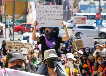 Marchan mujeres por las que ya no están, las víctimas de feminicidio