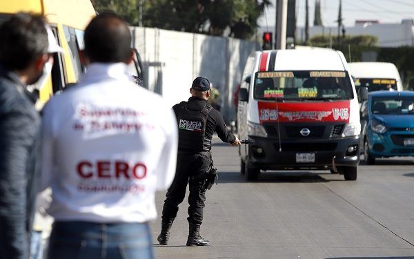 Infraccionan 15 unidades de transporte público en Puebla por exceder 50% de cupo