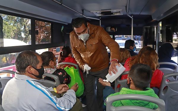 Infraccionan 15 unidades de transporte público en Puebla por exceder 50% de cupo