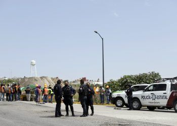 Se enfrentan a balazos trabajadores de la construcción en el Periférico Ecológico