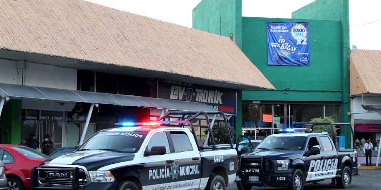 Delincuentes entran a robar a tienda Coppel de Plaza San Pedro