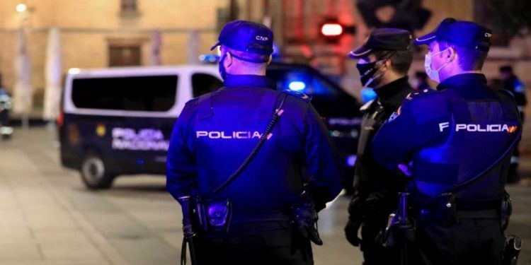 España regresa al estado de alarma durante medio año y decreta toque de queda nocturno