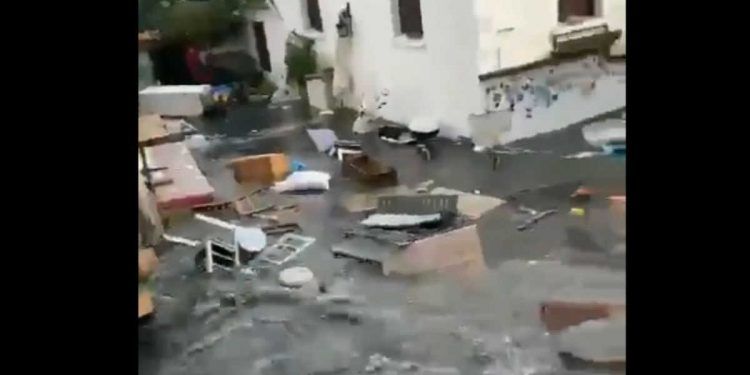 Tsunami de intensidad leve inunda ciudad costera turca tras terremoto