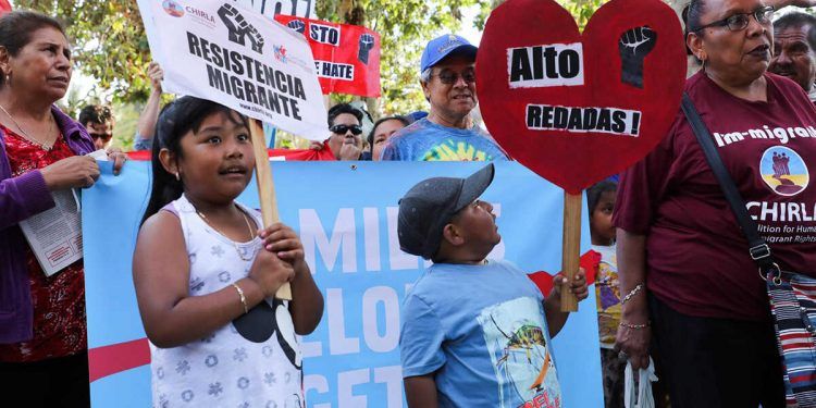 Un juez ordena a Trump detener la expulsión de menores migrantes no acompañados