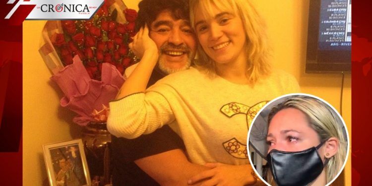 Niegan entrada a Rocío Oliva, expareja de Maradona, al velatorio (VIDEO)