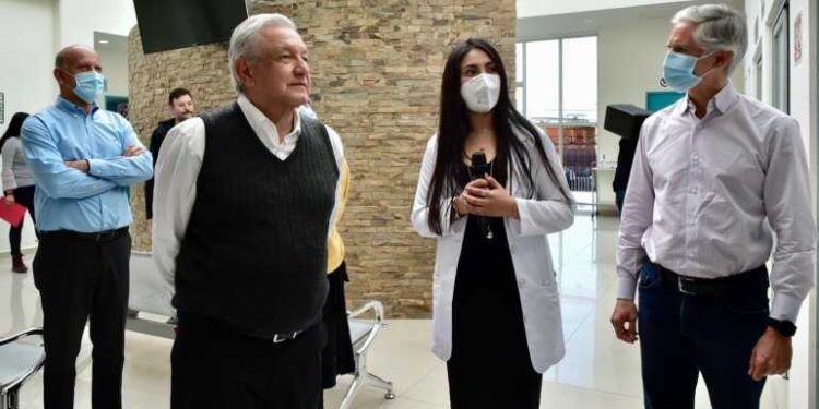 Sistema de Salud no está rebasado: AMLO