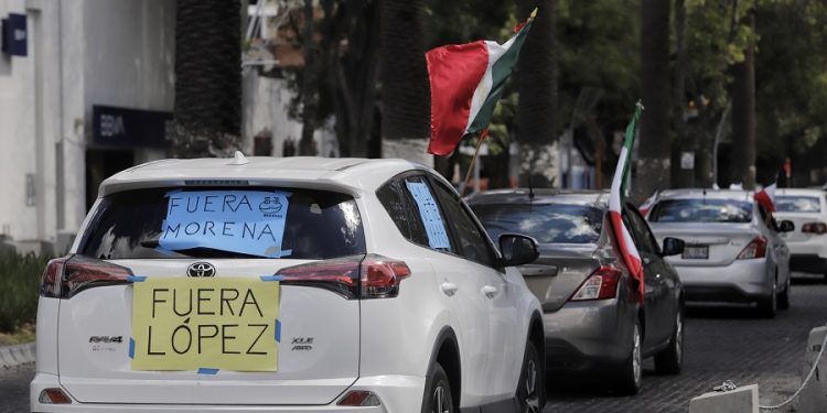 En Puebla, FRENAA exige renuncia de AMLO con caravana