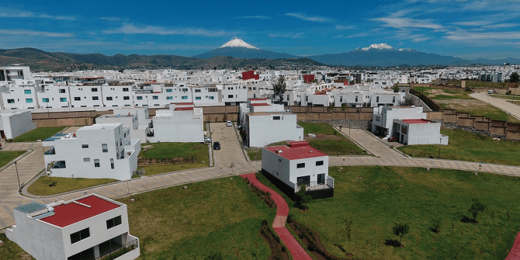 Pese a COVID-19, renta y venta de viviendas se recuperan 10%