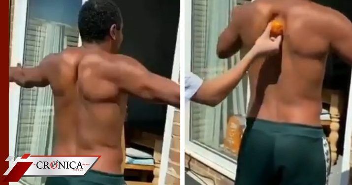 Hombre impacta a redes por su habilidad para exprimir una naranja ¡con la espalda!