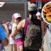 Madre de Estados Unidos demanda a niñera por darles nuggets a niños vegetarianos