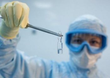 Rusia y Kazajistán estudian producción conjunta de vacuna contra COVID-19